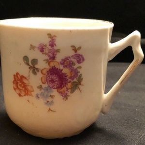 Vintage Victorian Children's size Coffee/tea cup, 2.5"
